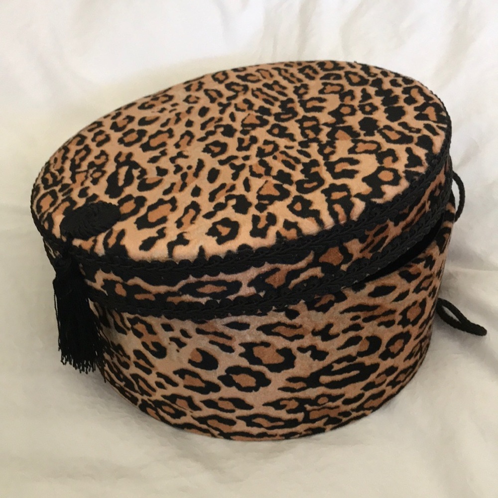Leopard print Hat container padding on the lid.